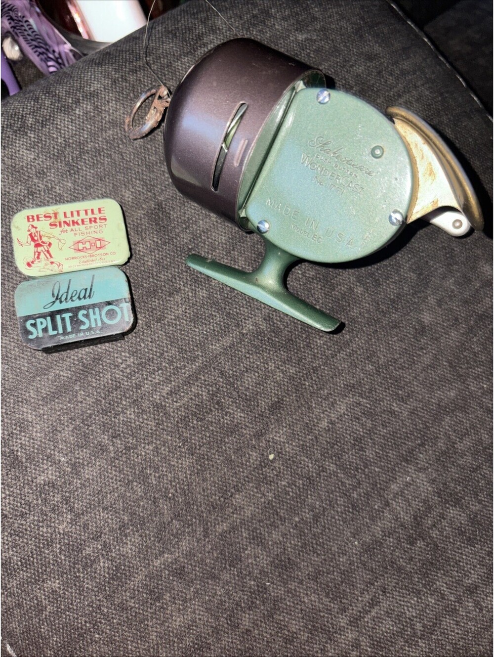 vintage green and brown push-button Shakespeare Wonder Cast No. 1771 &VTG SHOTS